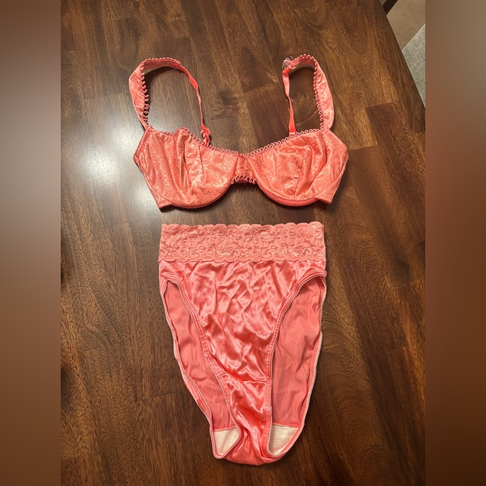 Victoria’s Secret Gold Label Set